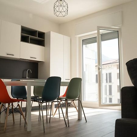 Piazza XX Settembre - Feel The Centre Apartment Lecco Luaran gambar