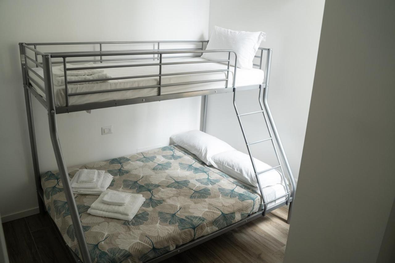 Piazza XX Settembre - Feel The Centre Apartment Lecco Luaran gambar