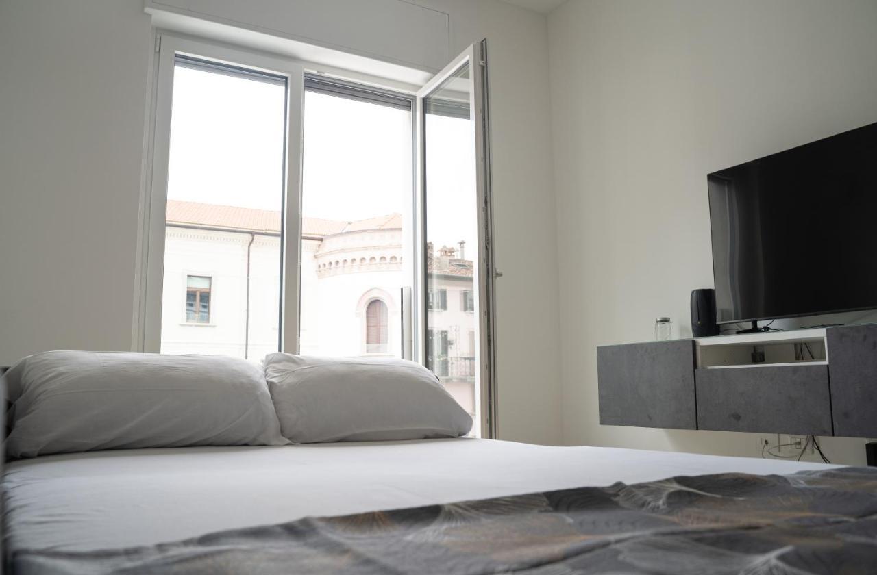Piazza XX Settembre - Feel The Centre Apartment Lecco Luaran gambar