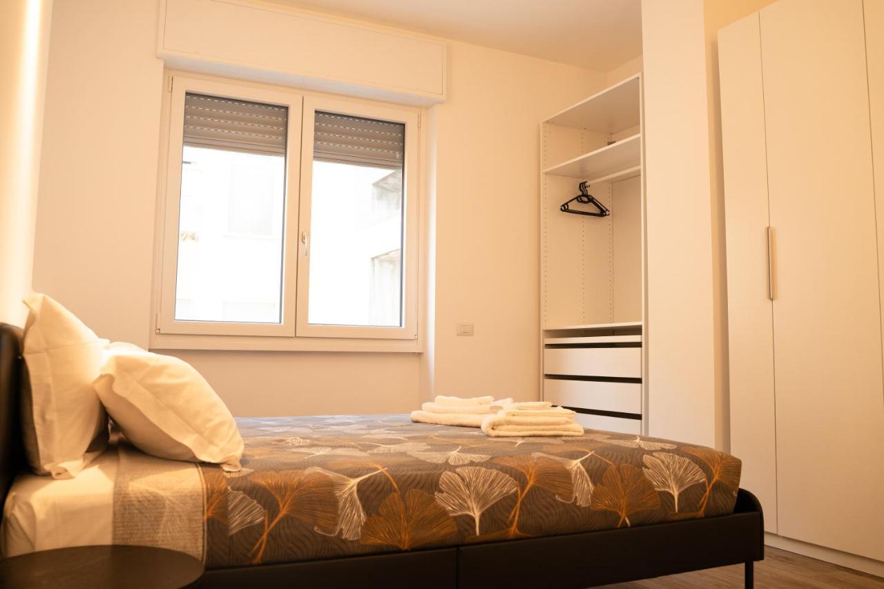 Piazza XX Settembre - Feel The Centre Apartment Lecco Luaran gambar