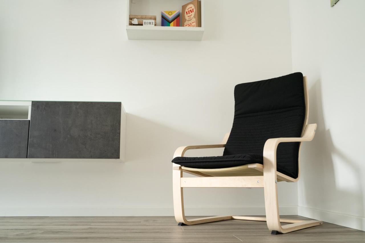 Piazza XX Settembre - Feel The Centre Apartment Lecco Luaran gambar
